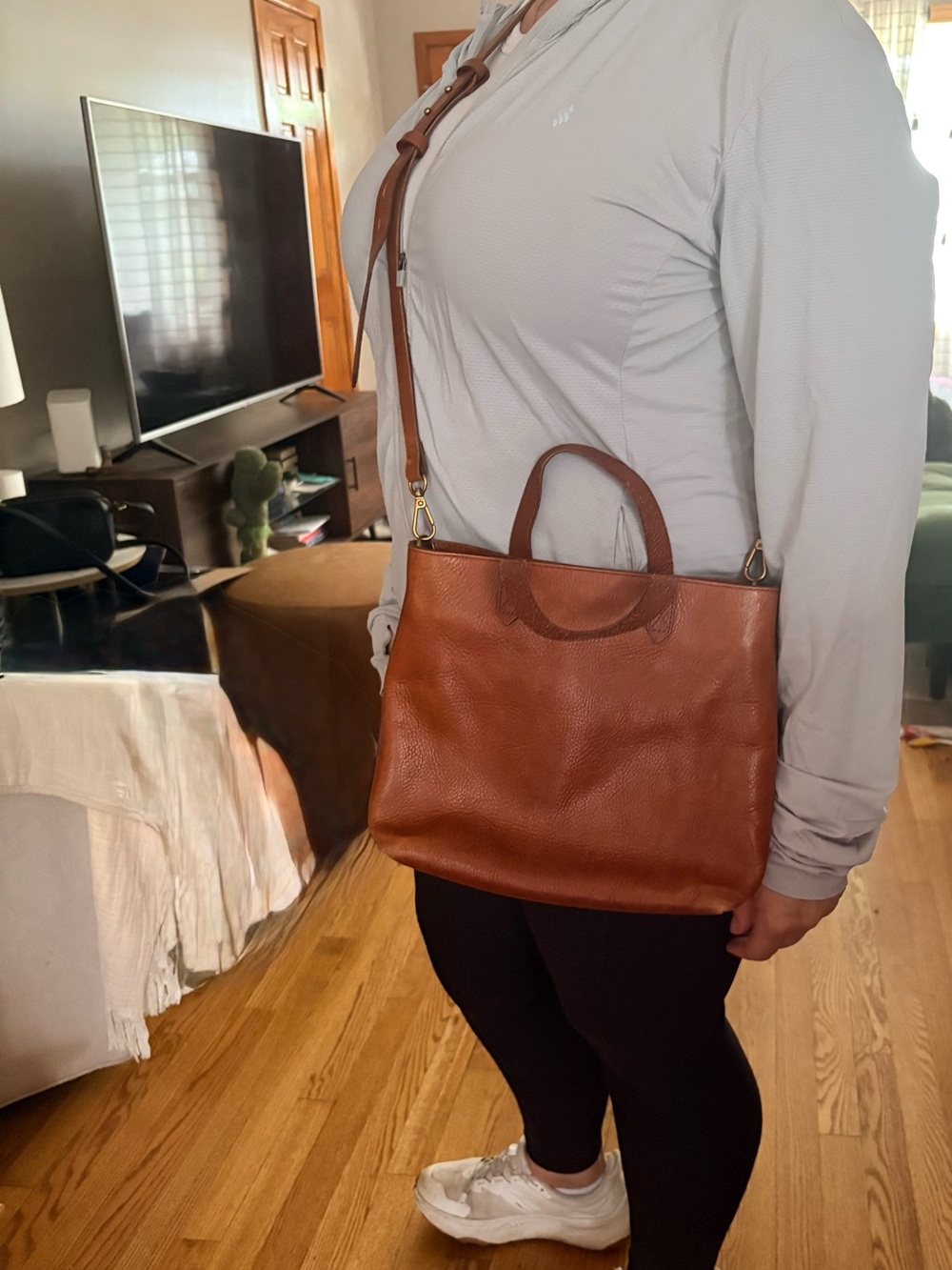 MADEWELL Everyday Convertible Shoulder Bag in Tan Leather - Picture 8 of 8